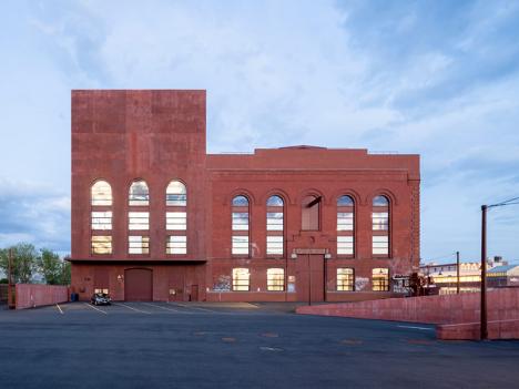 La Gotham's Art Factory à Brooklyn, New York, réhabilitée par Herzog & De Meuron et PBSW Architects. © Herzog & De Meuron