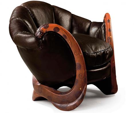 Eileen Gray (1878-1976), Fauteuil aux dragons, vers 1917-1919, pièce cédée pour près de 22 M€ par Christie's en 2009 lors de la vente Yves Saint-Laurent et Pierre Bergé. © Christie's Images Ltd
