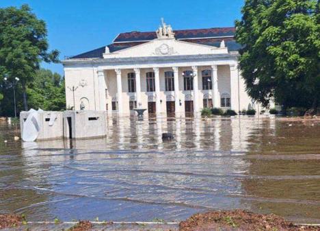 Le Palais de la Culture de Nova Kakhovka menacé par les eaux. © Ukrainian Institute