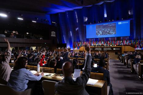 Vote pour la réintégration des États-Unis lors de la 5e session extraordinaire de la conférence générale de l'Unesco, les 29 et 30 juin 2023. © Unesco / Christelle Alix.
