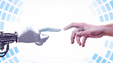 Art et IA : Une main de robot et une main d'humain se rejoignent. © Mohamed Hassan Creative Commons CC0 