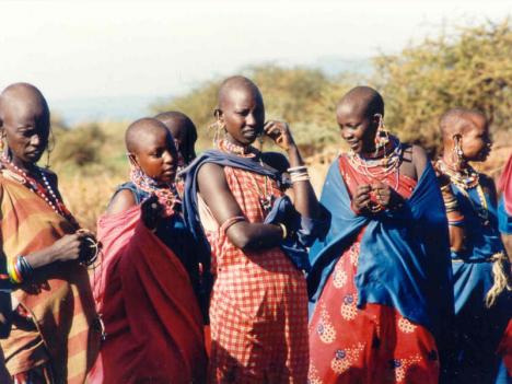 Groupe de personnes faisant partie de la communauté Massaï, 1989 © Willy Horsch CC BY-SA 3.0