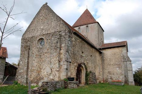 Église fortifiée Saint-Étienne de Lageyrat, sur la commune de Châlus en Limousin. © Fonquebure, 2012, CC BY-SA 3.0