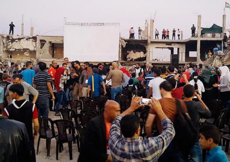 Amer Nasser, Cinema for survival (Gaza Red Carpet Film Festival), 2015, photographie présentée dans l'exposition de l'IMA Ce que la Palestine apporte au monde. © Amer Nasser