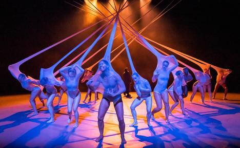 Free Your Mind, spectacle d'inauguration d'Aviva Studios conçu par Danny Boyle. © Tristram Kenton