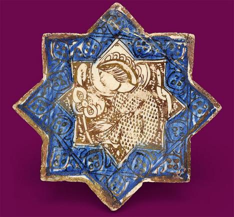 Tesson de mosaïque islamique présenté dans l'exposition Treasured Ornament au Frick Pittsburgh Museum. Courtesy Frick Pittsburgh