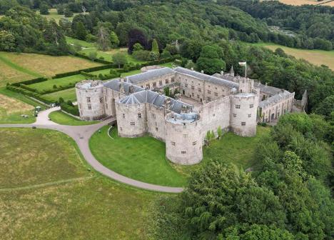 Le château de Chirk au Pays de Galles doit fermer lors des épisodes venteux à cause de la menace représentée par les chutes d'arbres. © Llywelyn2000, 2023, CC BY-SA 4.0