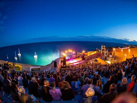 Concert au Théâtre de la mer à Sète, ville liée à la candidature de Montpellier. © Pierre Nocca