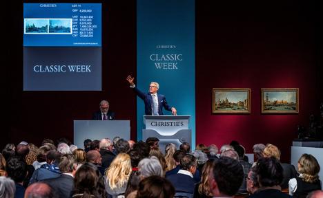 Enchères sur un tableau de Canaletto durant la vente consacrée au maîtres anciens de la Classic week de Christie's à Londres, début décembre. © Christie's Images Ltd.