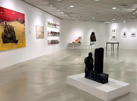 Vue de l'exposition « 1973, Carte de marquage de la mémoire - Cinq décennies de création » au centre culturel Kiryat Tivon en Israël. Courtesy Centre culturel Kiryat Tivon