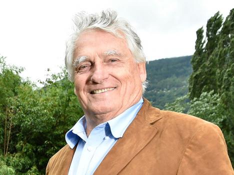 Léonard Gianadda dans le parc des sculptures de la Fondation. © Héloise Maret