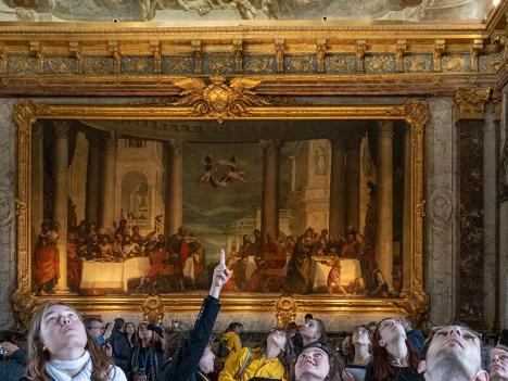 Séance de TDO (travaux dirigés devant les œuvres) au château de Versailles pour les élèves de l'École du Louvre. © Stéphane Richard / École du Louvre 