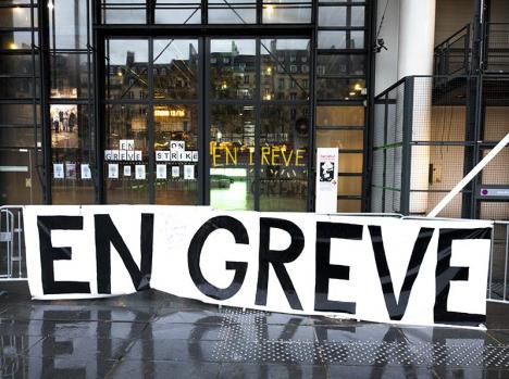 Le Centre Pompidou en grève, samedi 23 novembre 2023 © Photo Ludovic Sanejouand pour LeJournaldesArts.fr