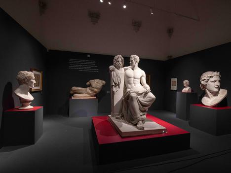 Vue de l'exposition « Phidias » au Musei Capitolini, Villa Caffarelli. © Monkeys Video Lab