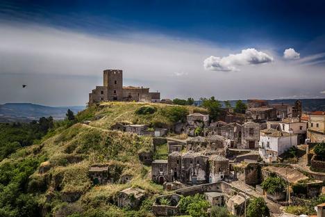 L'un des projets du Nouveau grand tour vise à réhabiliter le centre historique du village de Grottole en Basilicate (Italie). © Nicola Cerroni, 2016, CC BY-SA 4.0