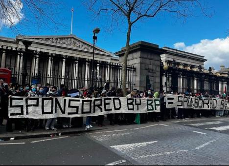 Manifestation des activistes du groupe Energy Embargo for Palestine devant le British Museum, le 25 mars 2024. © Energy Embargo for Palestine