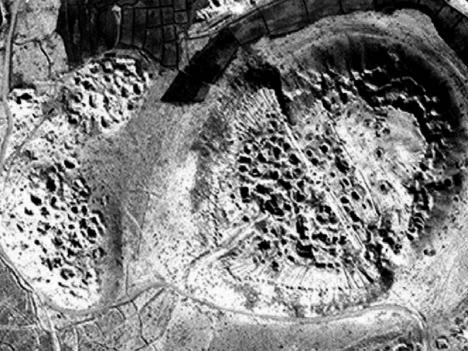 Site archéologique de la province de Balkh en octobre 2022 après le passage des bulldozers et criblé de puits clandestins de fouilles. © Chicago Center for Cultural Heritage Preservation (C3HP)