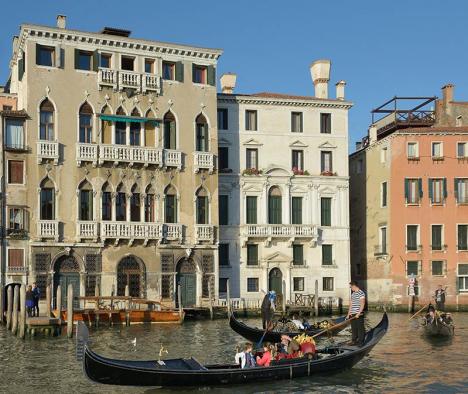 Le Palazzo Smith Mangilli Valmarana (façade blanche au centre de l'image) propose un espace d'exposition de 400 m²  durant la Biennale de Venise. © Wolfgang Moroder, 2016, CC-BY 2.5