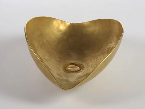 Plat en or massif du trésor romain de Lava. © S. Cavillon / Ministère de la Culture / Drassm