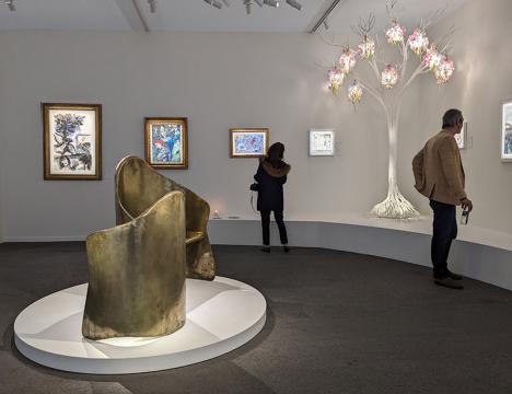 Le stand de la galerie Helene Bailly à Art Paris 2024 © Photo Ludovic Sanejouand pour LeJournaldesArts.fr