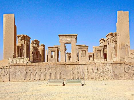 Tachara de Persépolis, ancien palais de Darius Ier. © Engelbachm, Pixabay License https://pixabay.com/fr/photos/tachara-pers%C3%A9polis-ruines-ancien-6873421/