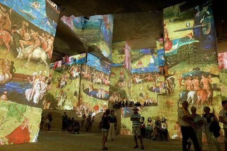 Spectacle consacré à Jérôme Bosch aux Carrières de Lumières. © Joseolgon, 2017, CC BY-SA 4.0