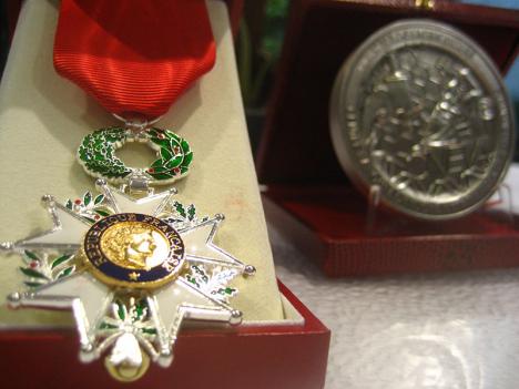 Médaille de chevalier de l'Ordre national de la Légion d'honneur © Sunny Ripert - CC BY-SA 2.0