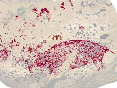 Le tableau représente trois personnages ressemblant à des humains interagissant avec un cochon sauvage. UNIVERSITÉ DE GRIFFITH