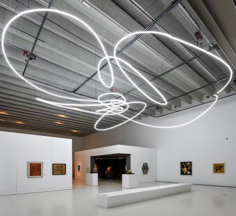 Vue de l'exposition de Lucio Fontana au Musée Soulages de Rodez. © Thierry Estadieu © Adagp Paris 2024