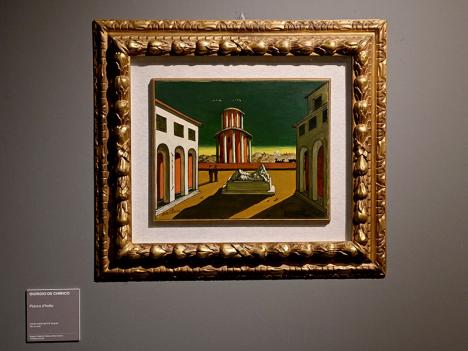 Le tableau de Giorgio de Chirico Piazza d'Italia présenté à l'exposition salvArti au Palazzo Reale de Milan. © Andrea Scuratti / Comune di Milano