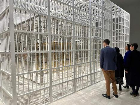 Zhang Peili, Three Chambers, trois cages imbriquées, 800 x 800 x 400 cm pour la plus grande, vue de l'exposition au Red Brick Art Center. © Olivier Celik