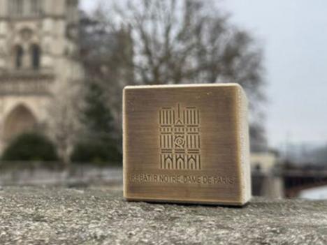 Pierre authentique de la cathédrale Notre-Dame de Paris à gagner lors du jeu-concours. © Fondation du Patrimoine. 