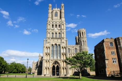 Façade ouest de la cathédrale d'Ely dans le Cambridgeshire en Angleterre. © Jeff Buck, 2021, CC BY-SA 2.0