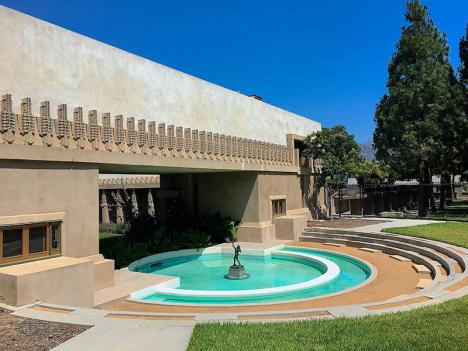 Un bassin de la Hollyhock House de Frank Lloyd Wright à Los Angeles. © Codera23, 2019, CC BY-SA 4.0