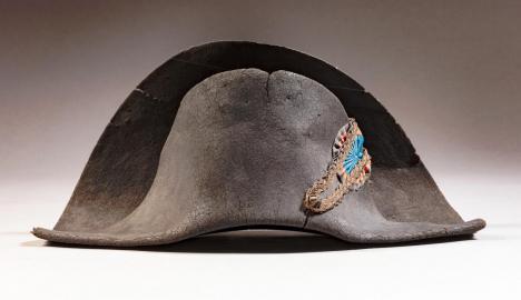 Poupard (attribué à), Bicorne ayant probablement appartenu à Napoléon, c. 1805-1809. © Sotheby's