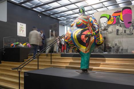 Vue de l'exposition « Niki de Saint Phalle, Jean Tinguely, Pontus Hultén » au Grand Palais, en collaboration avec le Centre Pompidou. © Centre Pompidou, Hervé Véronèse © Adagp Paris 2025