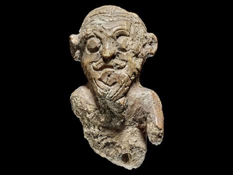 Figurine Viking du Xe siècle en ivoire redécouverte au Danemark. © Roberto Fortuna / National Museum of Denmark