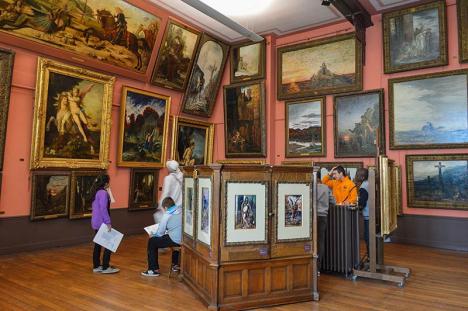 Classe en visite au Musée Gustave Moreau à Paris . © Francis Anzola, 2014, CC BY 2.0