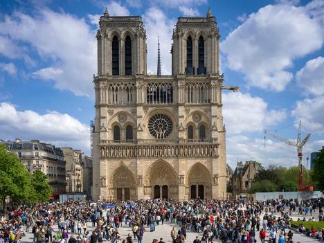 Façade occidentale de la Cathédrale Notre-Dame de Paris au printemps 2025 © David Bordes / CMN