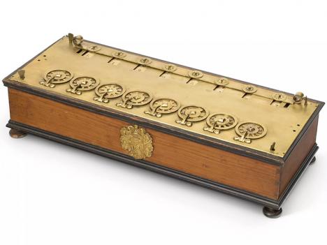 Blaise Pascal (1623-1662), La Pascaline, machine d'arpentage, 1642, 36 x 12 x 6 cm. © Christie's images Limited 2025