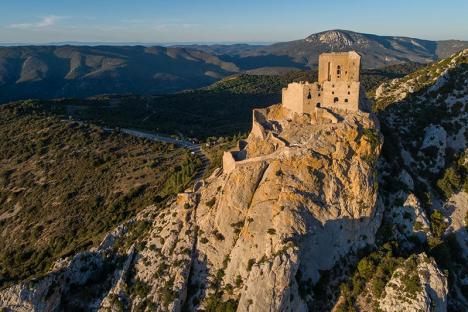 Forteresse de Quéribus située sur la commune de Cucugnan (Aude). © Philippe Benoist / Images Bleu Sud