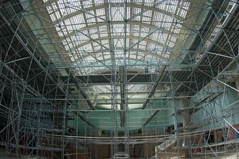 Musée de l'air et de l'espace, Le Bourget : le hall des « Huit-Colonnes » lors des travaux de rénovation. © Photo : Musée de l'air et de l'espace / Alexandre Feermandes.