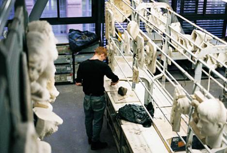 Étudiant en formation à l'école Boulle © Photo courtesy Ecole Boulle