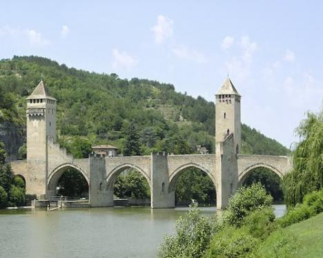 Pont Valentré à Cahors construit de 1308 à 1380 - © Photo Sting - 2005 - Licence CC BY-SA 2.5