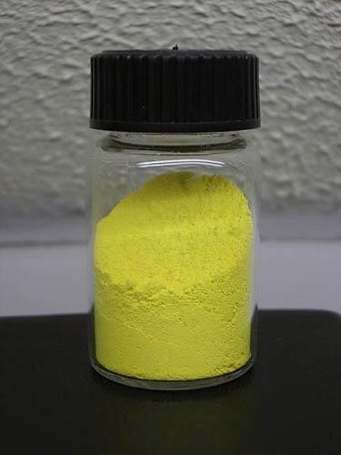 Poudre de sulfate de cadmium. Photo W. Oelen - 2005 - CC BY-SA 3.0