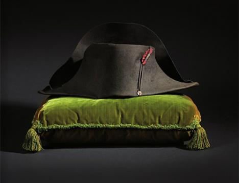 Un des bicornes de l'empereur Napoléon Ier, lot vendu le 16 novembre 2014 à Fontainebleau par les OVV Osenat, Binoche & Giquello. © Photo Osenat