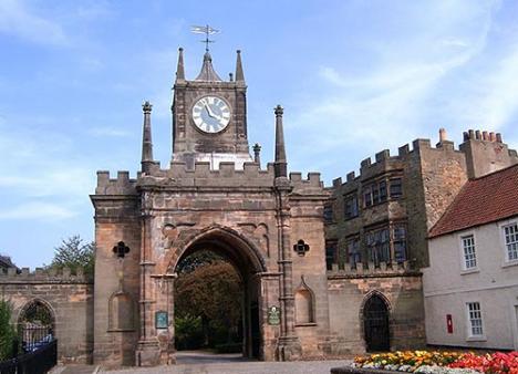 L'entrée du château d'Auckland, à Auckland Bishop dans le comté de Durham en Angleterre © Photo Pit-yacker, 2006 - CC BY 2.5
