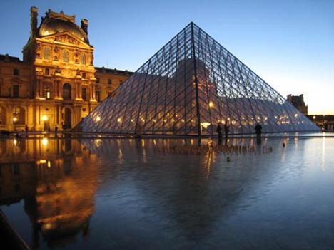 La pyramide du Louvre - 2010 © Photo LudoSane pour Le Journal des Arts
