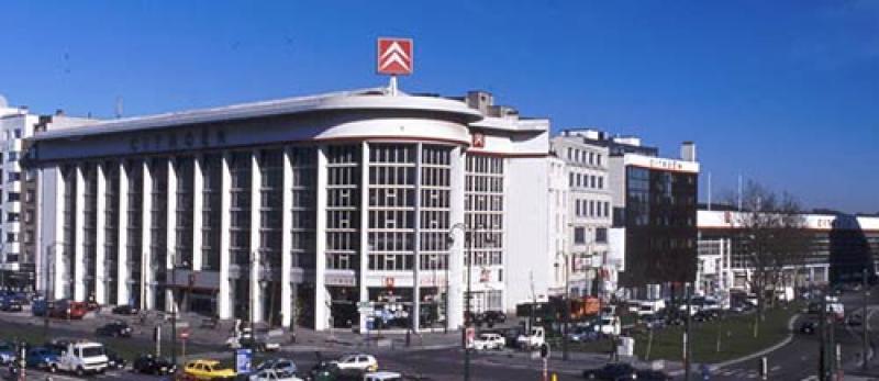 Le bâtiment Citroën, édifice moderniste du quartier Yser, accueillera le Kanal-Centre Pompidou à Bruxelles - Photo courtesy Collection Citroën Belux