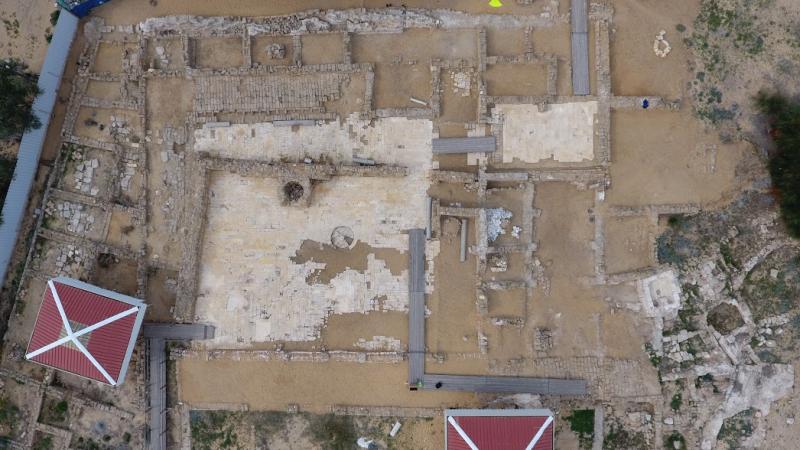 Les ruines du monastère byzantin de Saint Hilarion vues du ciel